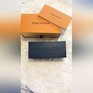 Louis vuitton authentic sunglasses hardbox.